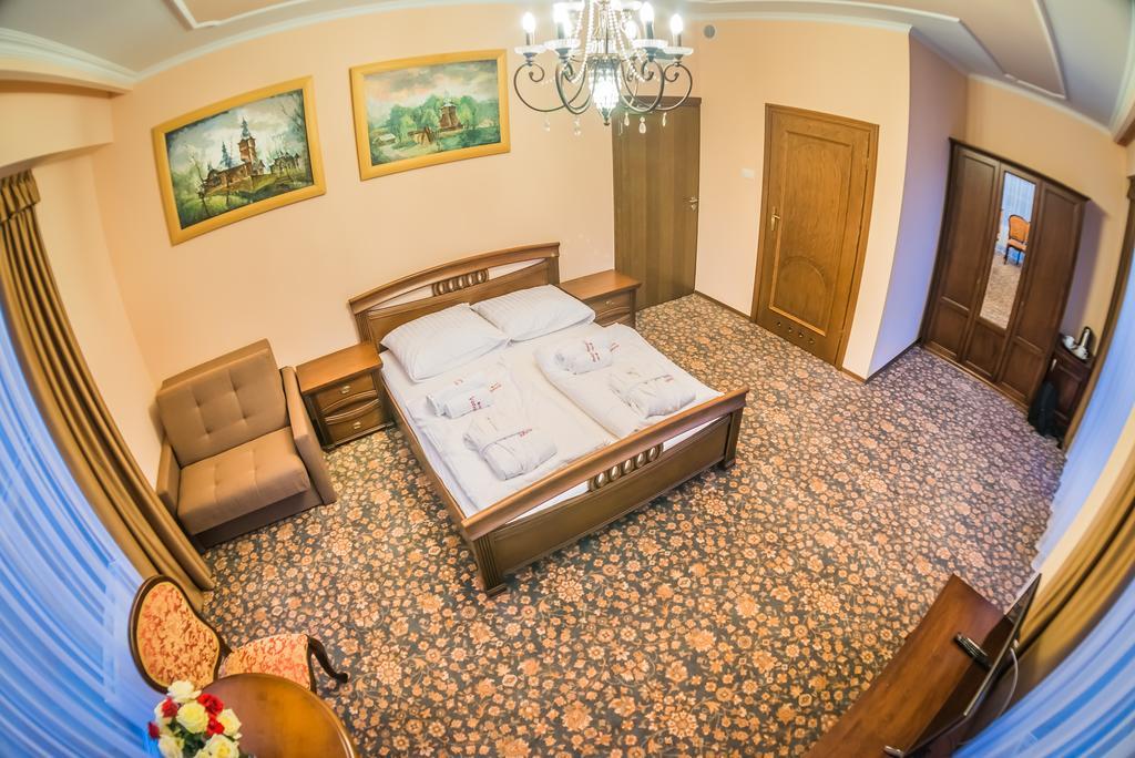 Hotel Victoria Cechini Krynica-Zdrój Zimmer foto