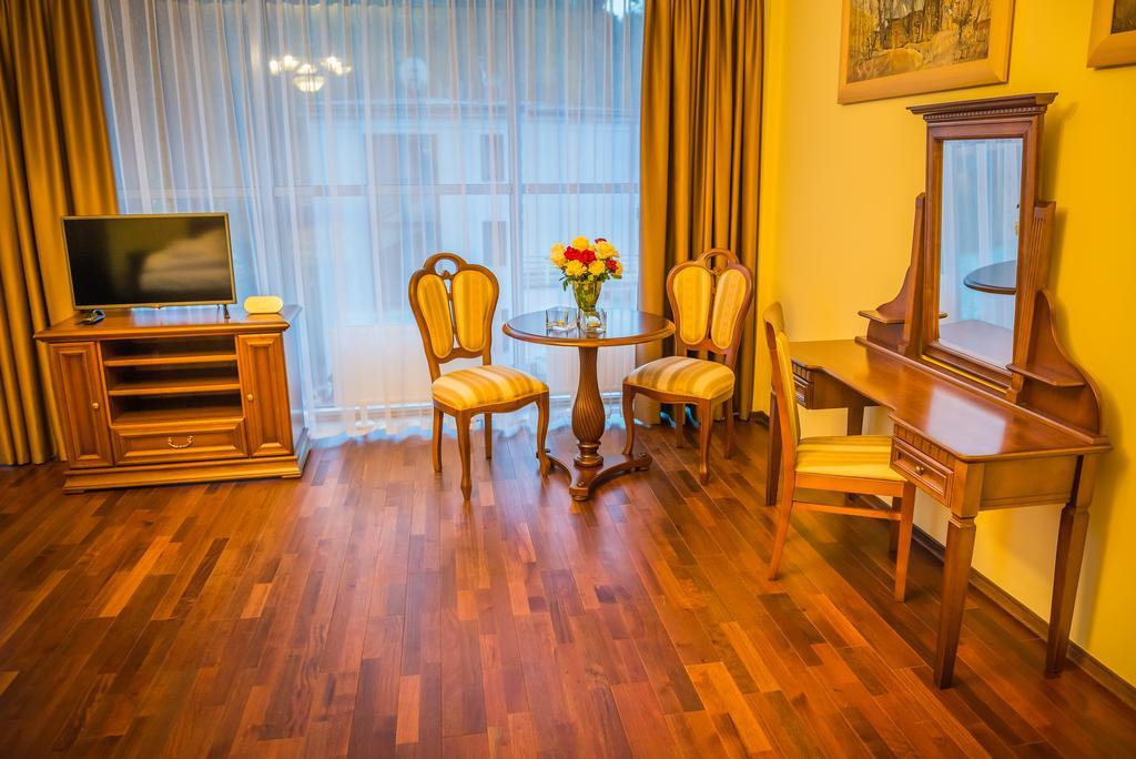 Hotel Victoria Cechini Krynica-Zdrój Zimmer foto