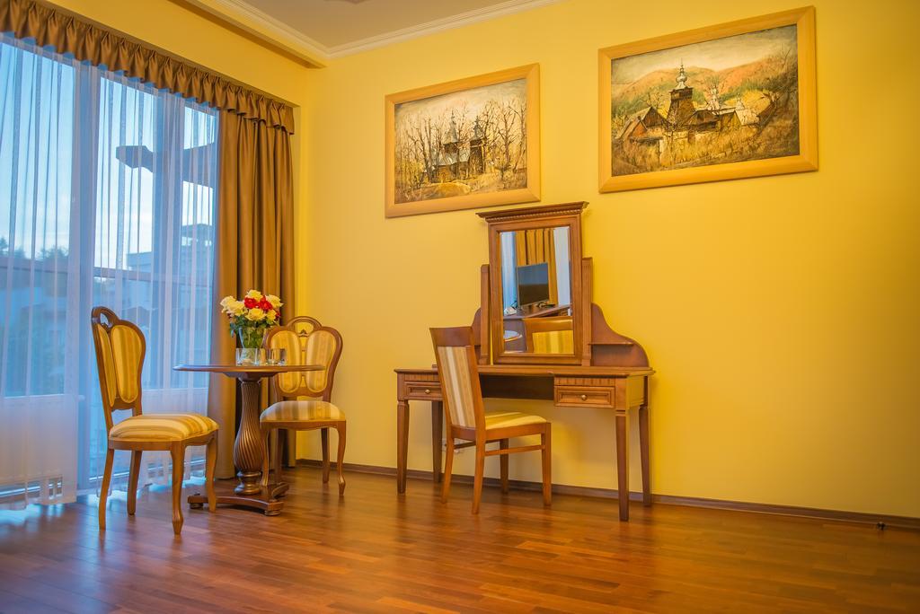 Hotel Victoria Cechini Krynica-Zdrój Zimmer foto