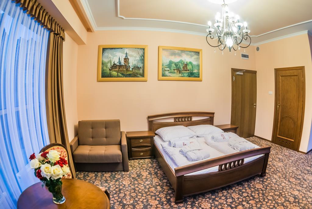 Hotel Victoria Cechini Krynica-Zdrój Zimmer foto